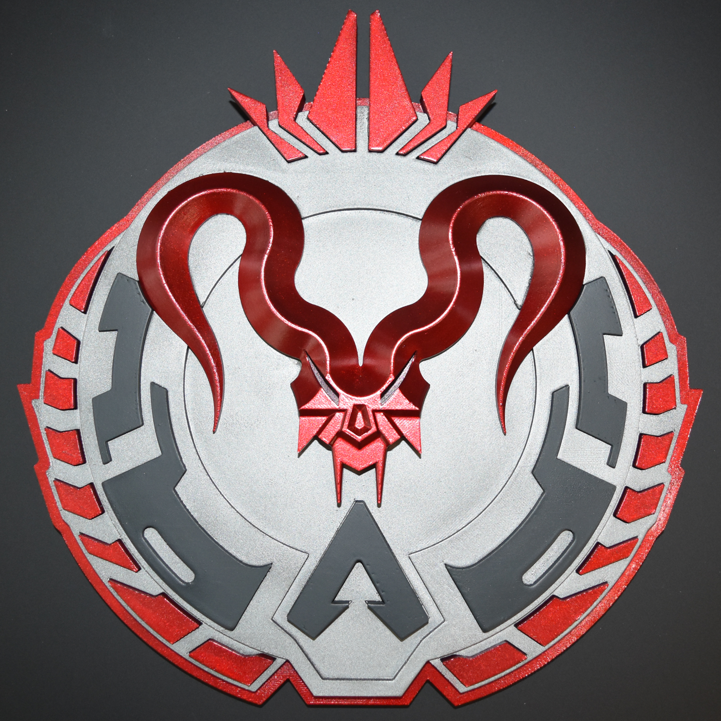 Season 8 Predator Charm and 9-inch Medallion (Completed)